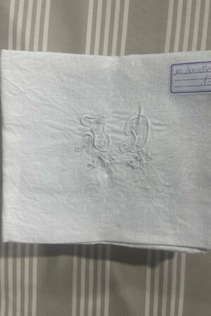 10 serviettes de table 67/73 damassées et brodées