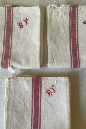 Lot de 4 torchons anciens brodés BF 55/60 cm