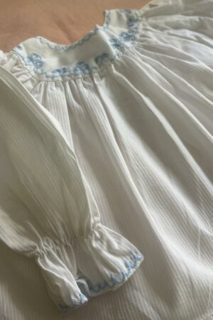 Layette bébé, brodée