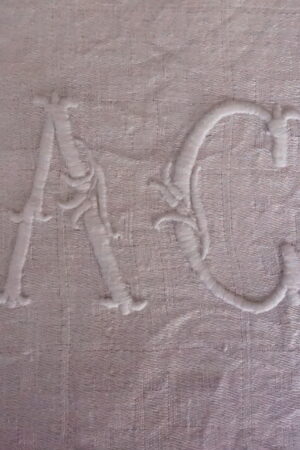 Nappe ancienne blanche damassée – monogramme AC (150×200) milieu XXᵉ siècle