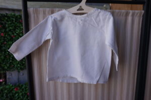 Layette blanche simple – douce & confortable (3/6 mois) fin XXᵉ / début XXIᵉ siècle